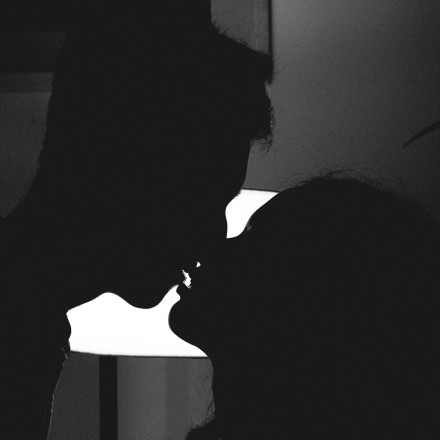 Πέθανε η γυναίκα του εμβληματικού φιλιού στο μεταπολεμικό Παρίσι