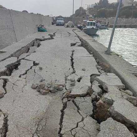 Λασίθι: Ισχυροί νοτιάδες κατέστρεψαν το λιμάνι του Μακρύ Γιαλού