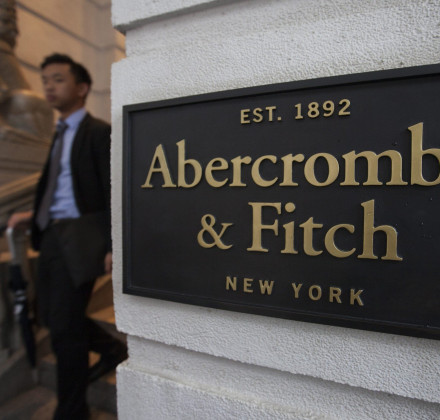 Abercrombie: Έρευνες του FBI για την σεξουαλική εκμετάλλευση από πρώην CEO Abercrombie: Έρευνες του FBI για την σεξουαλική εκμετάλλευση από πρώην CEO