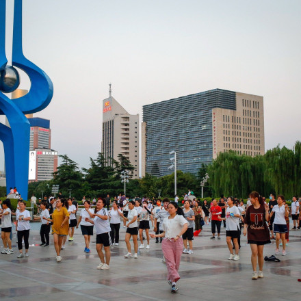 Η Κίνα συρρικνώθηκε για δεύτερη φορά - Οικονομικά και γάμος στο επίκεντρο