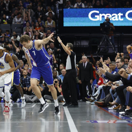 Βεζένκοφ: Ήττα για τους Κινγκς από Σίξερς - Τι έκανε στα 9 λεπτά που αγωνίστηκε