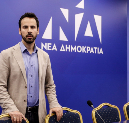 Επίθεση Ρωμανού στο ΠΑΣΟΚ: «Υποκριτική και ανεδαφική η έκτακτη φορολόγηση των τραπεζών» Επίθεση Ρωμανού στο ΠΑΣΟΚ: «Υποκριτική και ανεδαφική η έκτακτη φορολόγηση των τραπεζών»