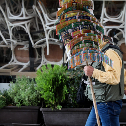 Βόλος: Μαχαίρωσαν και φίμωσαν λαχειοπώλη για να τον ληστέψουν
