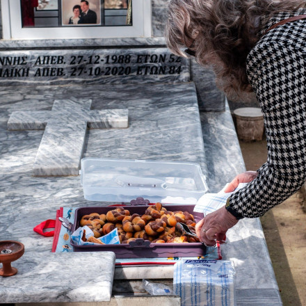 Χαλκίδα: 88χρονη διανυκτέρευσε σε νεκροταφείο γιατί... κλειδώθηκε