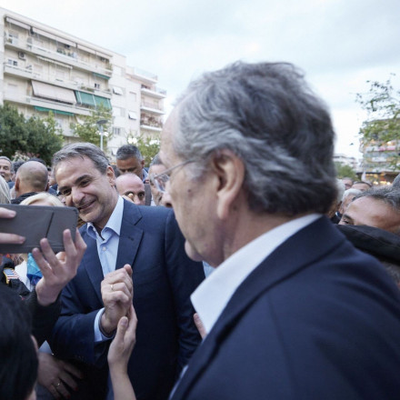 Αιχμές Σαμαρά για ομόφυλα: «Λέμε στο λαό να ψηφίζει, οι βουλευτές να απέχουν;»