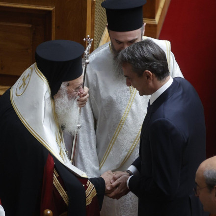 Η ώρα των «γαλάζιων φροντιστηρίων» - Συνάντηση Μητσοτάκη - Ιερώνυμου