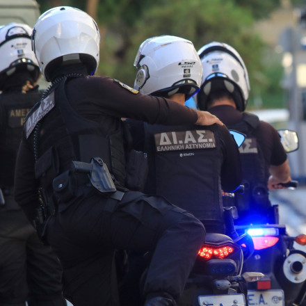 Σύλληψη δύο ατόμων φερόμενα ως δράστες ληστειών σε υπαλλήλους delivery