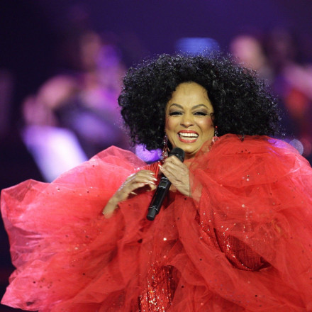 Η Diana Ross ποζάρει για τον Saint Laurent για τα 80α γενέθλιά της