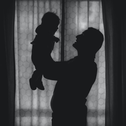 Φρίκη στις ΗΠΑ: 20χρονη σκότωσε 18μηνών κοριτσάκι δίνοντάς της ασετόν και βίδες