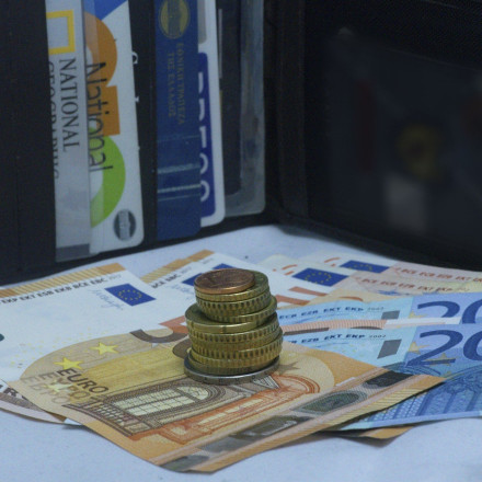 Μείωση ασφαλιστικών εισφορών: Τι κερδίζουν οι εργαζόμενοι στην τσέπη τους από 1η Ιανουαρίου