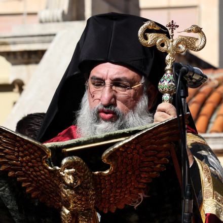 Αρχιεπίσκοπος Κρήτης για ομόφυλα ζευγάρια: «Είναι αδέρφια μας»