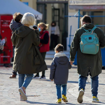Λοιμώξεις: Τί προβλέπεται για τους γονείς παιδιών που νοσούν-Ισχύουν οι άδειες;