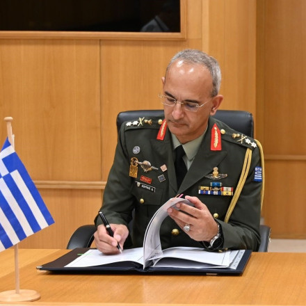 ΚΥΣΕΑ: Αυτός είναι ο νέος Αρχηγός ΓΕΕΘΑ - Το ευχαριστώ Μητσοτάκη στον Φλώρο ΚΥΣΕΑ: Αυτός είναι ο νέος Αρχηγός ΓΕΕΘΑ - Το ευχαριστώ Μητσοτάκη στον Φλώρο