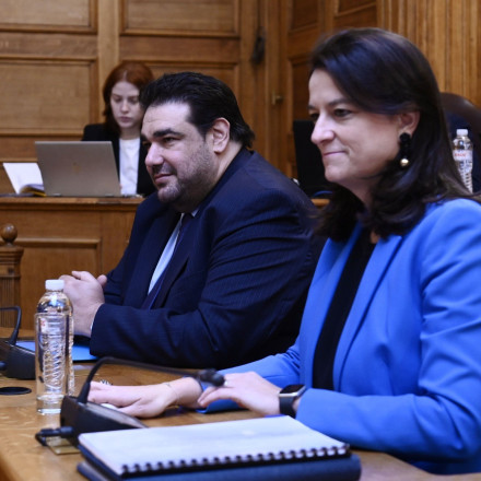 Πρεμιέρα στη Βουλή για την επιστολική ψήφο: «Ναι μεν αλλά» από την αντιπολίτευση