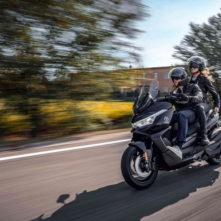 Voge SR4 Max Smart: Ακόμη πιο πλούσιο σε εξοπλισμό