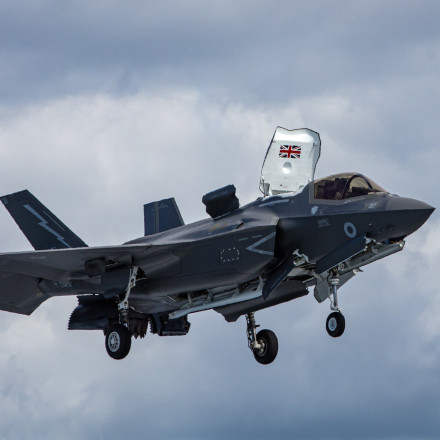 ΗΠΑ και Βρετανία έκαναν νέες επιθέσεις σε στόχους των Χούθι στην Υεμένη