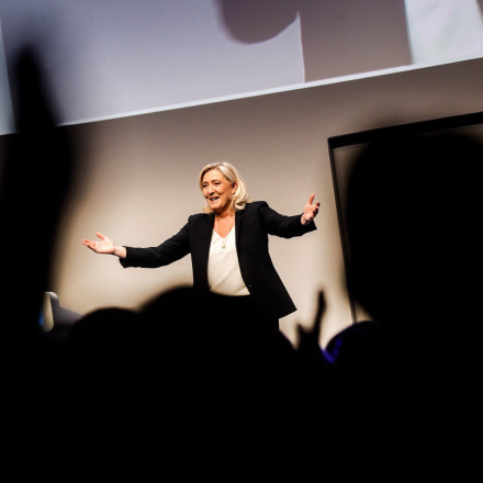 Ανατροπή στη Γαλλία: Πρώτη η Λεπέν στις δημοσκοπήσεις ενόψει Ευρωεκλογών