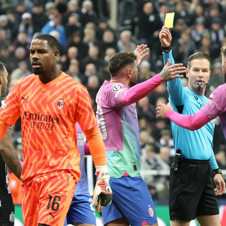 Ντροπή: Η στιγμή που ο Μενιάν δέχθηκε ρατσιστική επίθεση [vid]