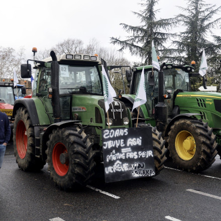 Τσουνάμι αγροτικών κινητοποιήσεων στην Ευρώπη - Αλέρτ και στη Γαλλία