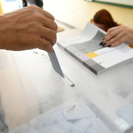 Επιστολική ψήφος: «Γιατί όχι και στις εθνικές εκλογές» - Πηγές του ΥΠΕΣ απαντούν