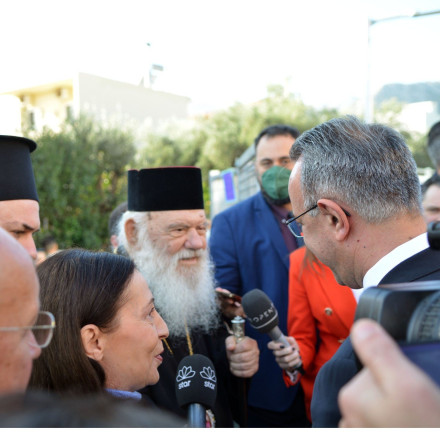 «Βόμβα» από Ιερώνυμο: Δημοψήφισμα για γάμο και τεκνοθεσία από ομόφυλα ζευγάρια