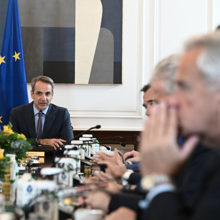 Τα ομόφυλα ζευγάρια στο τραπέζι του υπουργικού - Ο Βορίδης και η κόρη του ιερέα