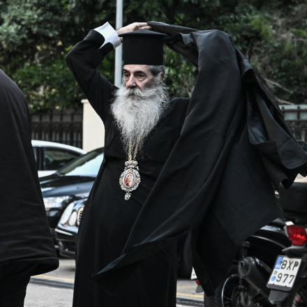 Ο Πειραιώς Σεραφείμ «αφορίζει» τους βουλευτές που ψήφισαν το γάμο ομόφυλων