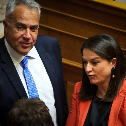 Βουλή: «Ναι» στην επιστολική ψήφο στις ευρωεκλογές, αλλά «όχι» στην εθνική κάλπη