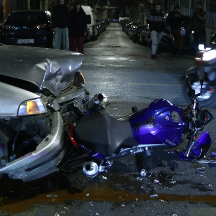 Νέο θανατηφόρο τροχαίο στην Ομόνοια: Ανατροπή μηχανής με δύο νεκρούς