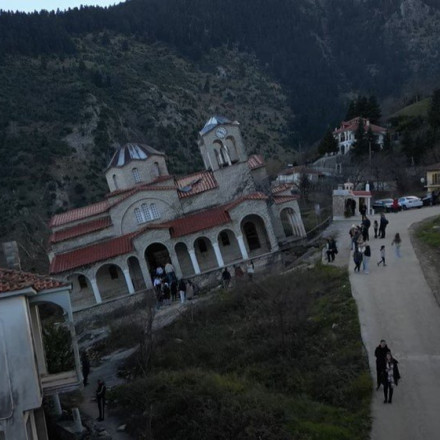 Αυτή είναι η πιο στραβή εκκλησία του κόσμου - Αψηφά τους νόμους της βαρύτητας!
