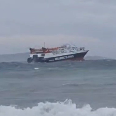 Εντυπωσιακά πλάνα: Η μάχη Skiathos Express με τα κύματα στη Σκόπελο [vid]