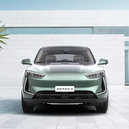 Το SUV Seres 5, διαθέσιμο για ευέλικτο leasing από το instacar