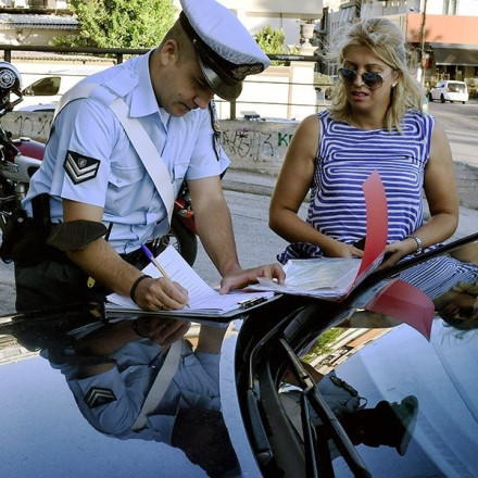 Σε έλεγχο της τροχαίας μπορώ να δείξω τα χαρτιά του αυτοκινήτου στο κινητό;