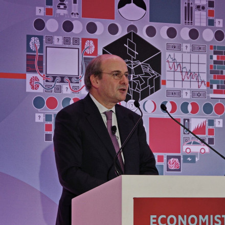 Το σχέδιο Χατζηδάκη: Δημόσιες επενδύσεις, συγχωνεύσεις επιχειρήσεων, Υπερταμείο