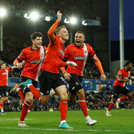 Η Λούτον «τέζαρε» την Έβερτον, πρόκριση στους «16» για Νιούκαστλ, Μπράιτον και Λέστερ