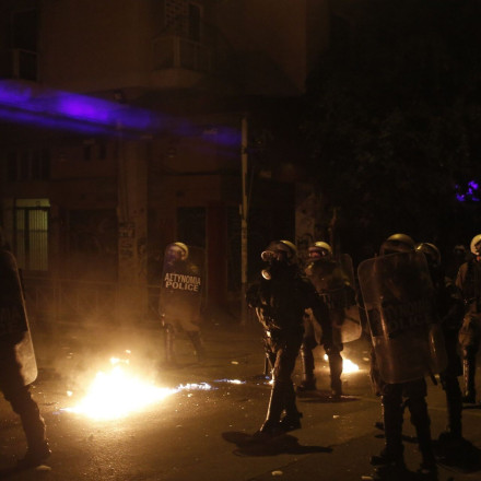 Επίθεση με μολότοφ σε διμοιρία των ΜΑΤ στα Εξάρχεια