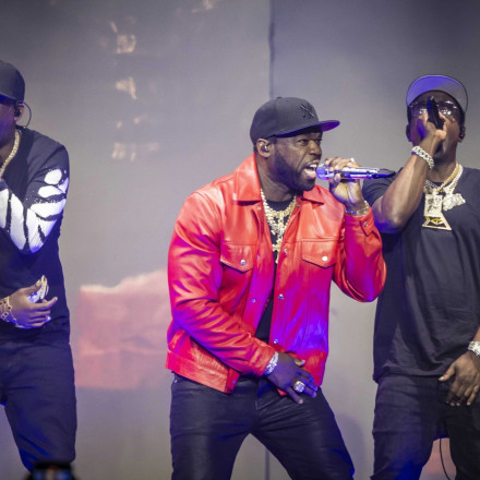 50 Cent: Μήνυση από τη γυναίκα που χτύπησε με μικρόφωνο που πέταξε σε συναυλία