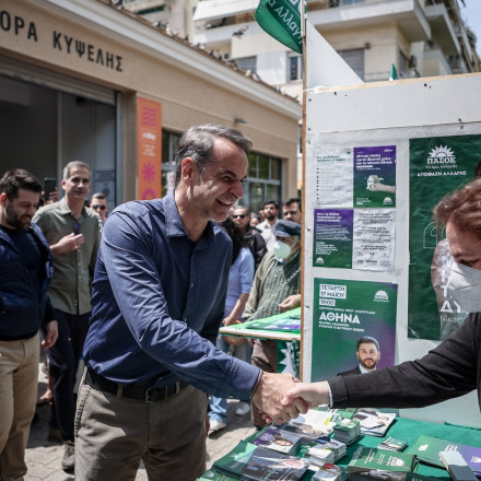Νέα Δημοκρατία: Η «λελογισμένη διεύρυνση», το ΠΑΣΟΚ και η μουρμούρα