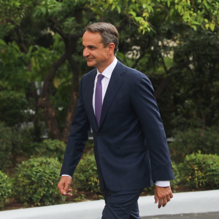 Μαξίμου: Νέα δημοσκοπικά «καμπανάκια» - Αυξάνονται τα «όχι» για τους ομόφυλους