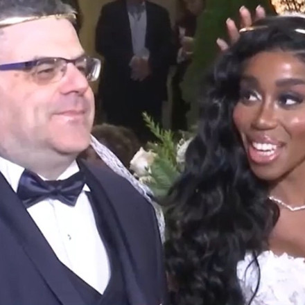 Ελέτσι-Λεμονίδης: Ευχήθηκαν «Καλή Σαρακοστή» με μπουρνούζι και ελληνικές σημαίες