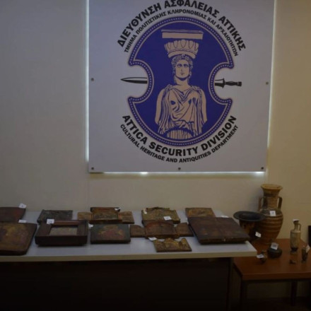 Σύλληψη 80χρονου που πουλούσε πλαστούς πίνακες- Βρέθηκαν στην κατοχή του αρχαία