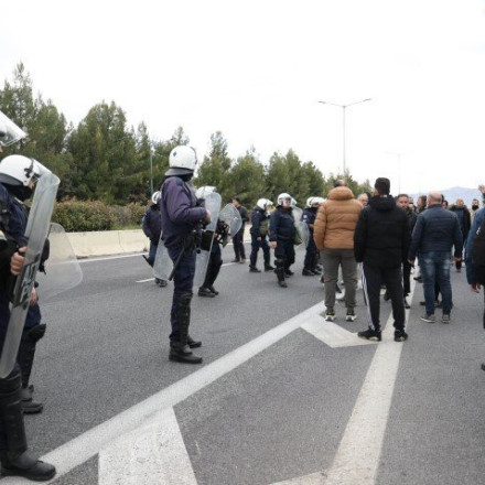 Αγροτικές κινητοποιήσεις: Συμβολικός αποκλεισμός της εθνικής μετά από ένταση