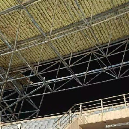 «Λουκέτο» στο Παγκρήτιο Στάδιο Ηρακλείου - Αποκολλήθηκε τμήμα του στεγάστρου