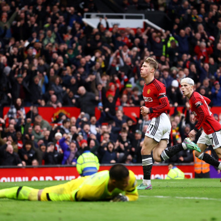 Άνετη και... ωραία η Γιουνάιτεντ, «συντριβή» της Τσέλσι από τη Γουλβς