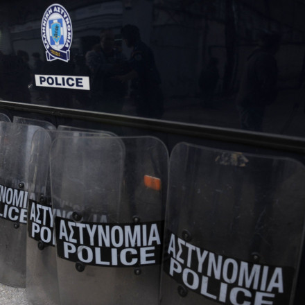 «Ντου» των ΜΑΤ στο Δημοκρίτειο Πανεπιστήμιο - «Φοιτητές κάλεσαν την ΕΛΑΣ»