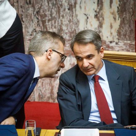 Στη Βουλή ο Μητσοτάκης για τους αγρότες - Μαζεύει το «καλάθι» το Μέγαρο Μαξίμου