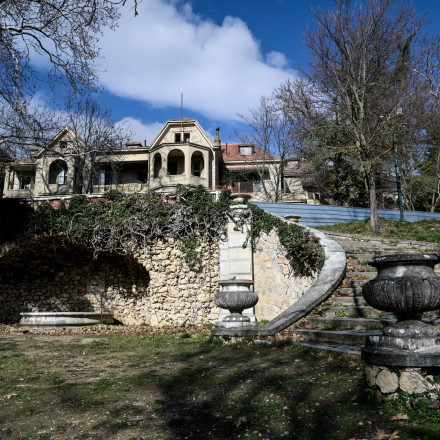 Ανάκτορα Τατοΐου: Έργα αποκατάστασης στο δάσος, τους κήπους και το κοιμητήριο