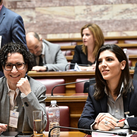 «Πέρασε» το νομοσχέδιο για τα ομόφυλα από τις επιτροπές