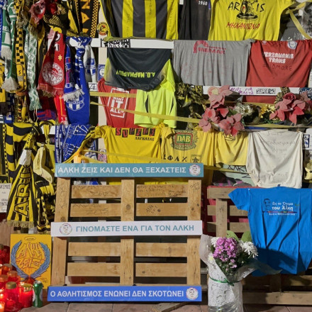 Τίμησαν τη μνήμη του Άλκη Καμπανού στο σημείο που δολοφονήθηκε στη Θεσσαλονίκη