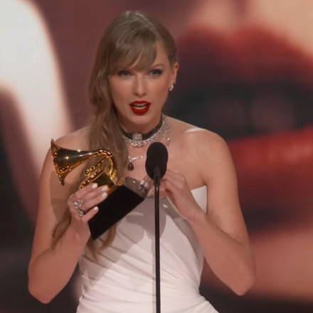 Grammys: Ο θρίαμβος της Τέιλορ Σουίφτ και η συγκινητική εμφάνιση της Σελίν Ντιόν